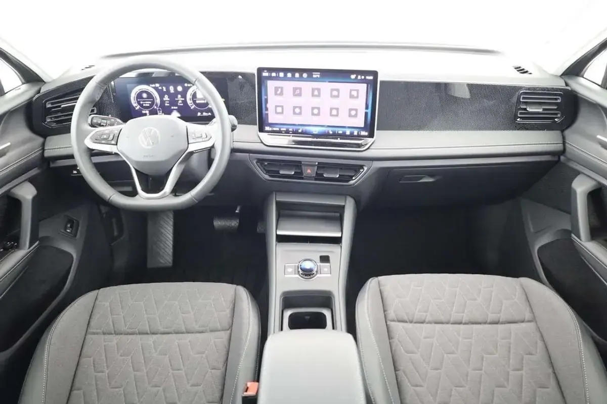 Neu VW Tiguan Life 150 PS (110 kW) 2025 Delfin grau metallic SUV