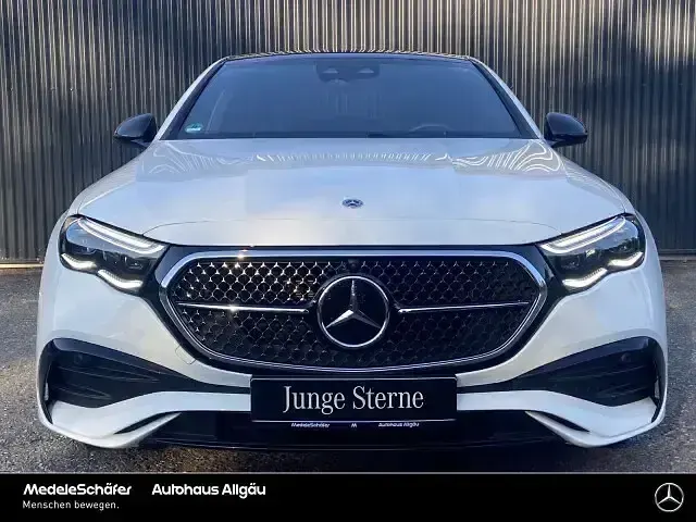 Gebraucht Mercedes E220 AMG 360 PS (264 kW) 2025 Unilack polarweiß uni Limousine