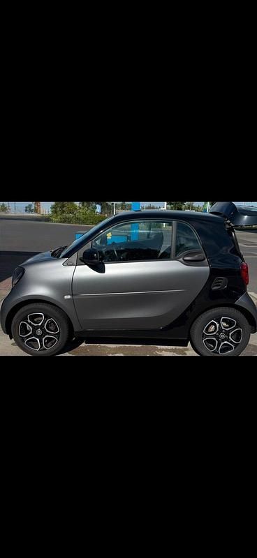 Grau Gebraucht 2016 Smart ForTwo Coupé Kleinwagen | 12.300 € (Teuer) - Bild 1/4