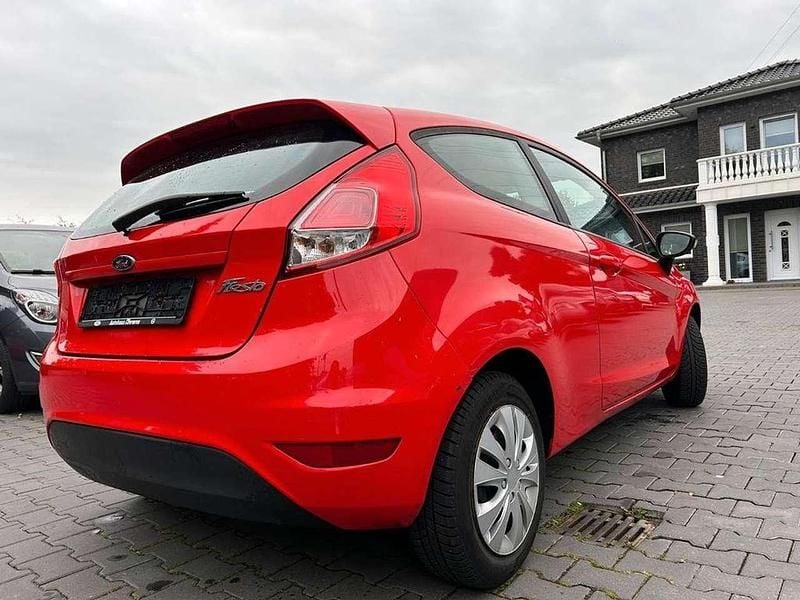 Gebraucht Ford Fiesta 65 PS (47 kW) 2016 Rot Kleinwagen