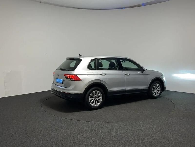 Gebraucht VW Tiguan 150 PS (110 kW) 2023 Silber SUV