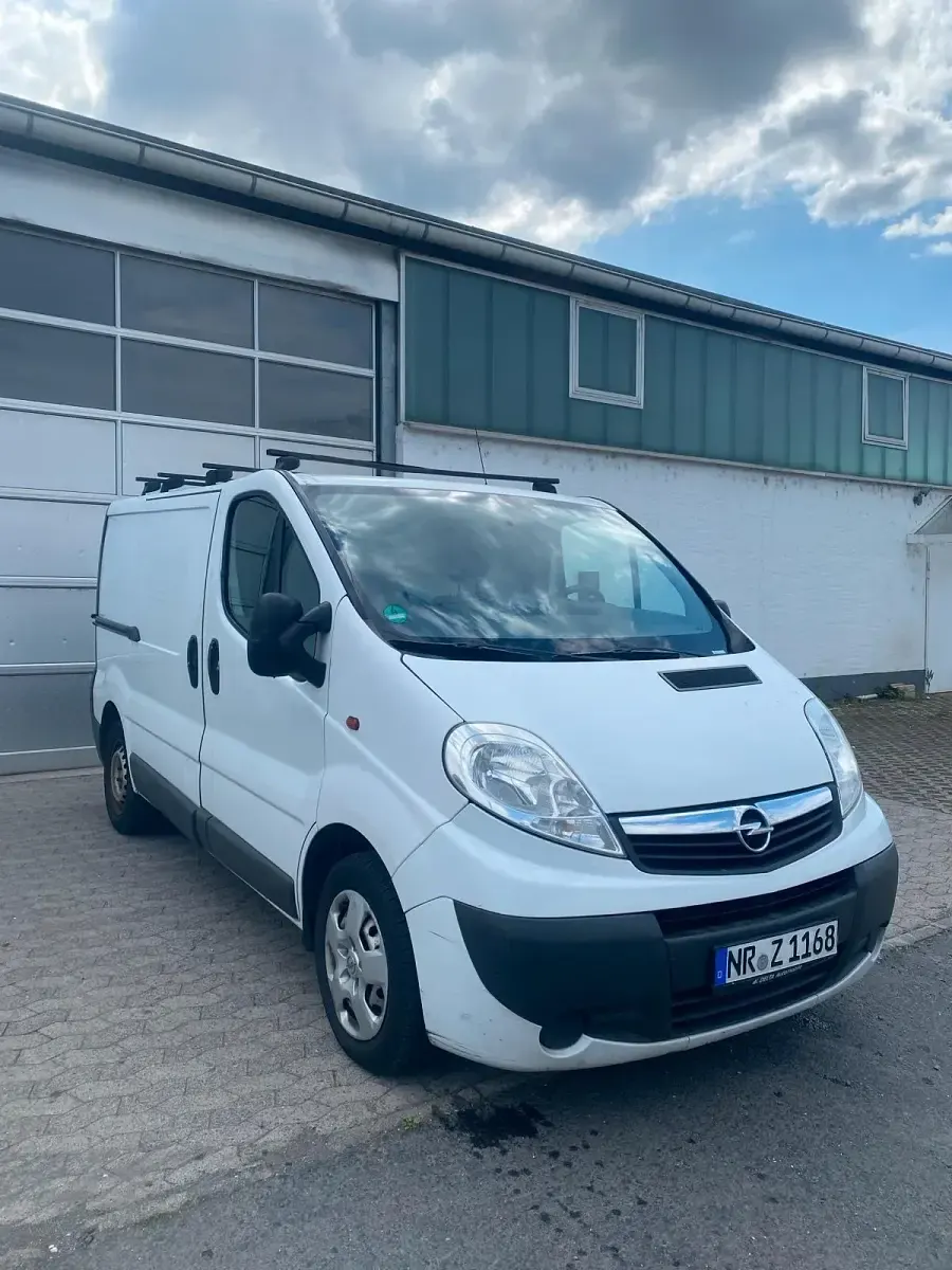 Używany Opel Vivaro 110 KM (80 kW) 2013 Biały Minivan