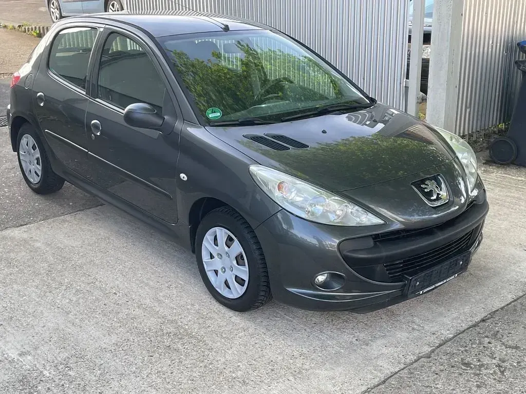 Gebraucht Peugeot 206 Basis 73 PS (53 kW) 2011 Grau Limousine