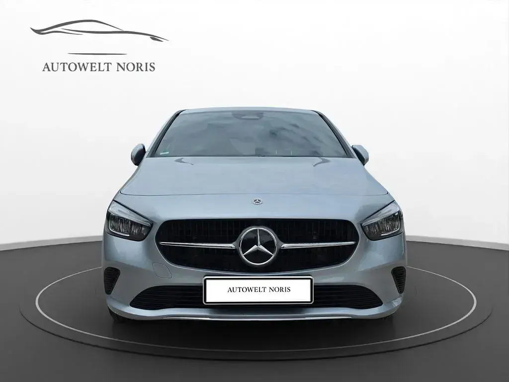 Gebraucht Mercedes B200 163 PS (119 kW) 2024 Silber Kleinwagen