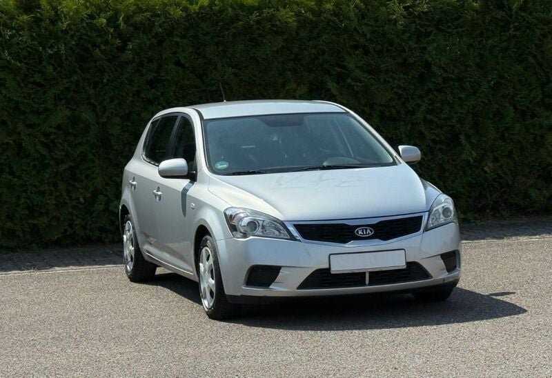 Silber Gebraucht 2010 Kia Ceed Vision Limousine | 3.499 € (Superpreis) - Bild 1/4