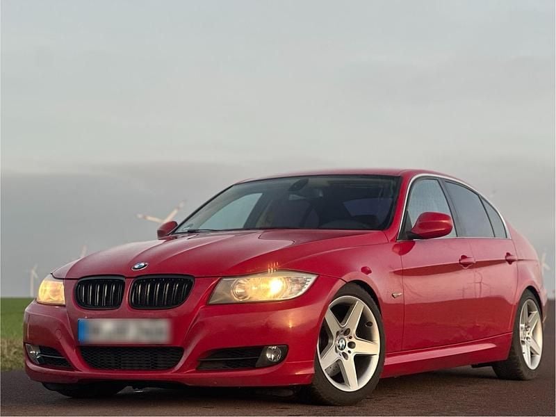 Rot Gebraucht 2011 BMW 330 M Sport Limousine | 11.990 € (Guter Preis) - Bild 1/4