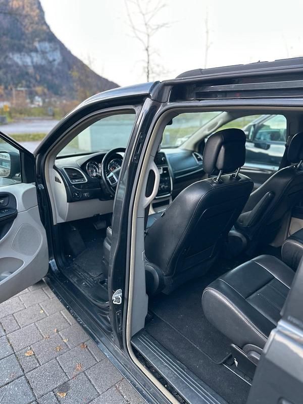 Gebraucht Lancia Voyager 177 PS (130 kW) 2012 Schwarz Van / Kleinbus