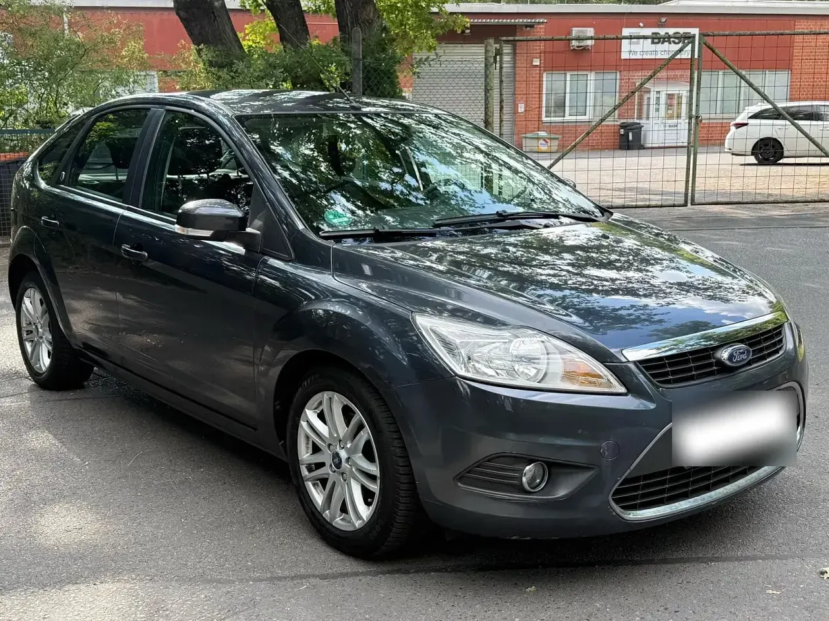 Gebraucht Ford Focus Ghia 110 PS (80 kW) 2008 Grau Limousine