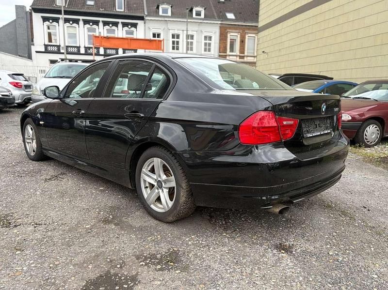Gebraucht BMW 318 143 PS (105 kW) 2009 Schwarz Limousine