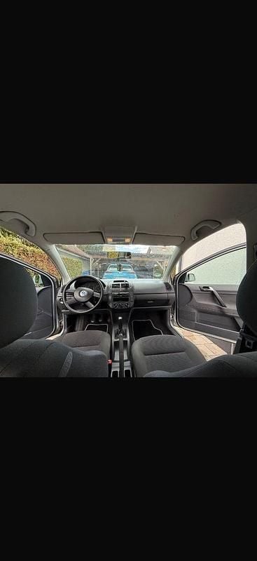 Second-hand VW Polo Basis 64 CP (47 kW) 2003 Argintiu Berlinǎ