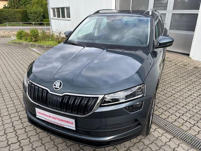 Grau Gebraucht 2021 Skoda Karoq Clever SUV | 22.990 € (Guter Preis) - Bild 1/4