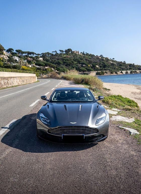 Gebraucht Aston Martin DB11 608 PS (447 kW) 2017 Grau Coupé