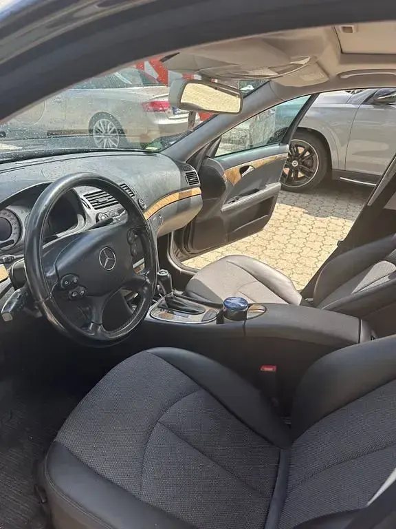 Gebraucht Mercedes E220 Avantgarde 170 PS (125 kW) 2008 Schwarz Limousine