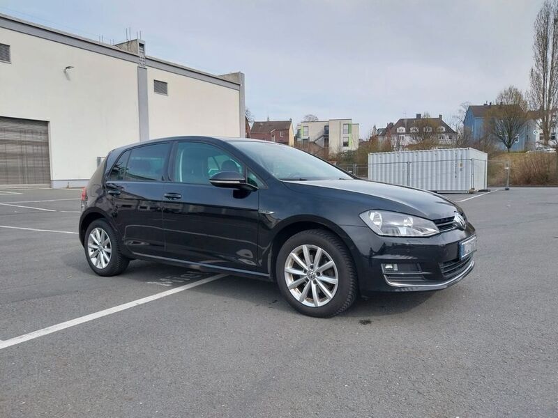 Schwarz Gebraucht 2016 VW Golf VII LOUNGE Limousine | 11.200 € (Fairer Preis) - Bild 1/4