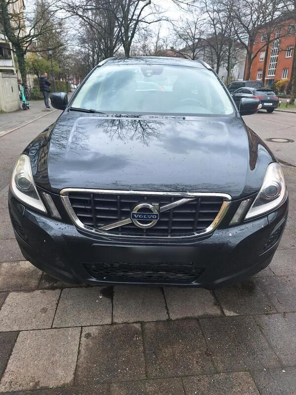 Grau Gebraucht 2011 Volvo XC60 Summum SUV | 10.990 € - Bild 1/4