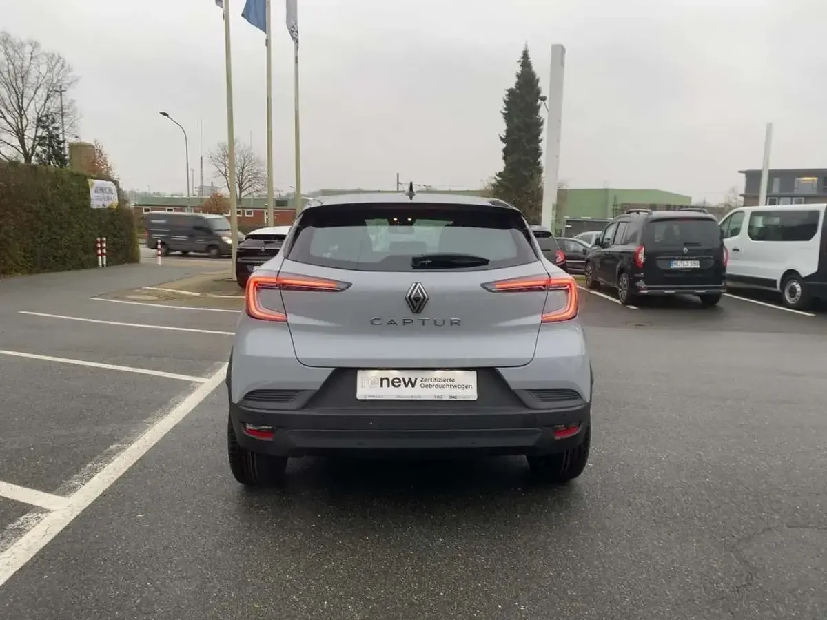 Gebraucht Renault Captur Evolution 91 PS (66 kW) 2024 Rafalgrau metallic, black pea SUV
