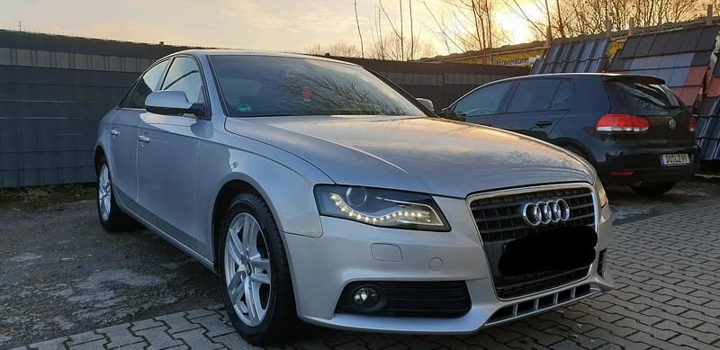 Silber Gebraucht 2011 Audi A4 Limousine | 5.500 € (Superpreis) - Bild 1/4