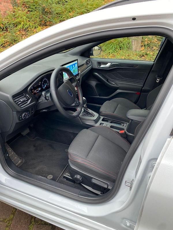 Gebraucht Ford Focus ST-Line 155 PS (114 kW) 2024 Weiß Kombi