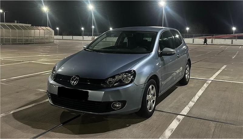 Gebraucht VW Golf VI 105 PS (77 kW) 2011 Blau Kleinwagen