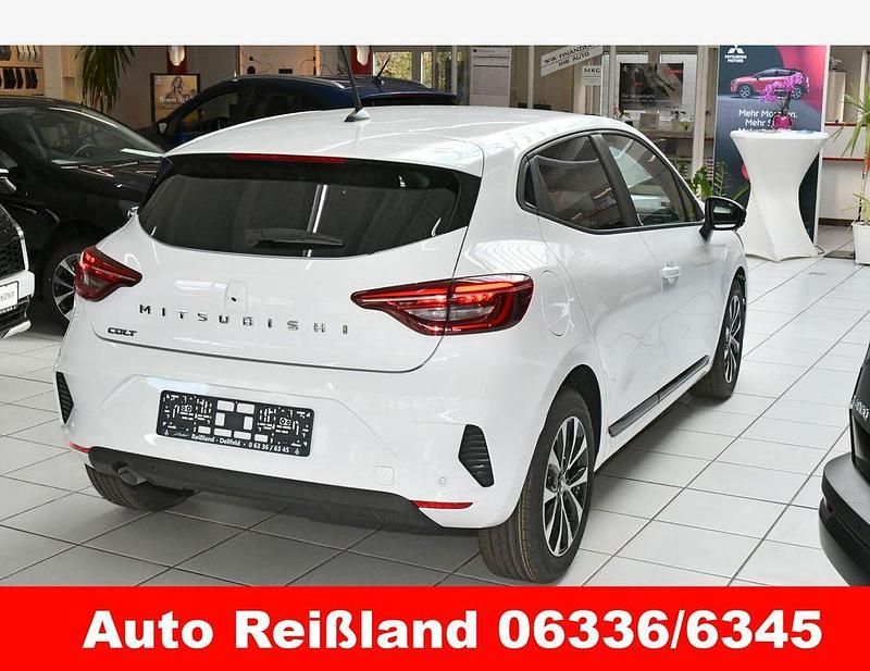Neu Mitsubishi Colt Plus 91 PS (66 kW) 2025 Weiß Limousine
