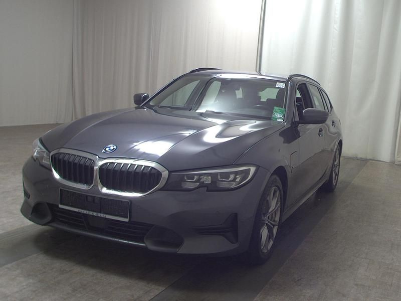 Gebraucht BMW 330e Sport Line 252 PS (185 kW) 2021 Grau Kombi