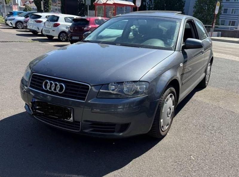 Grau Gebraucht 2004 Audi A3 Attraction Limousine | 3.100 € (Guter Preis) - Bild 1/2