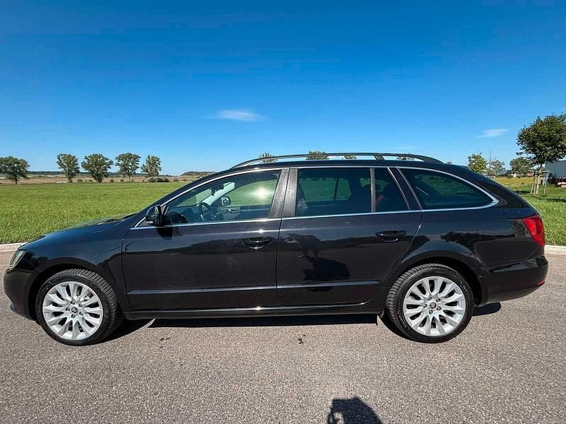 Schwarz Gebraucht 2014 Skoda Superb Exclusive Kombi | 8.200 € (Fairer Preis) - Bild 1/4