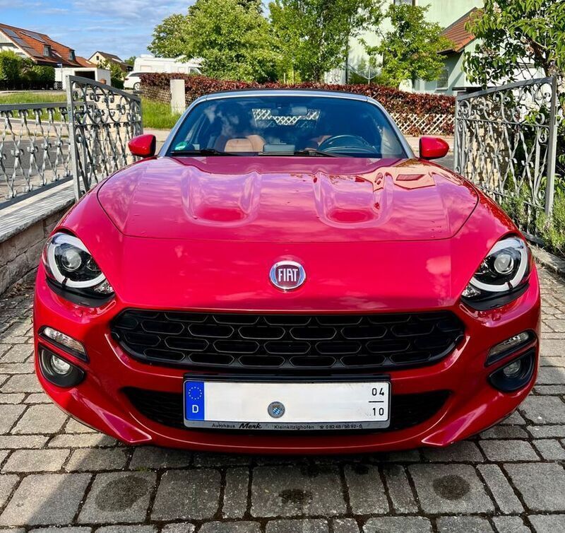 Rot Gebraucht 2018 Fiat 124 Spider Lusso Cabrio | 16.550 € (Fairer Preis) - Bild 1/4