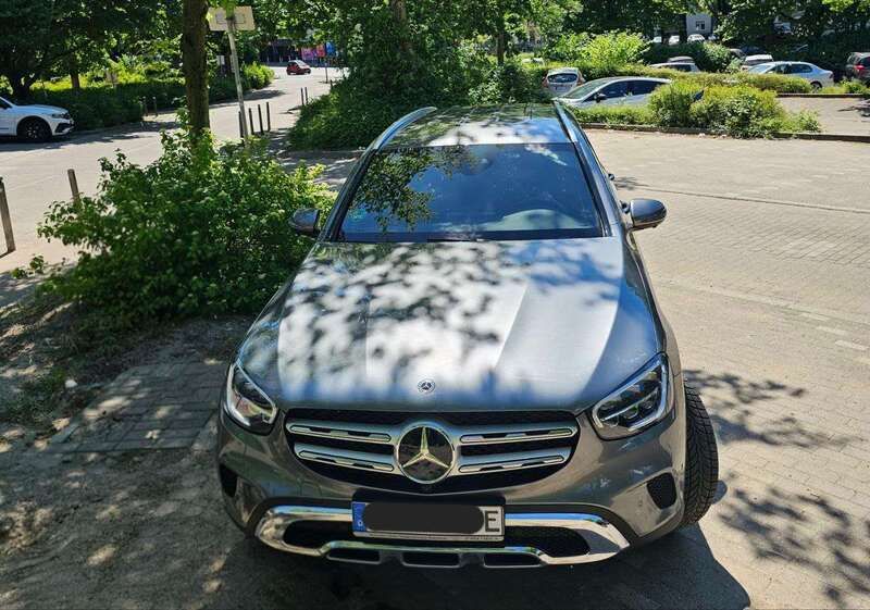Grau Gebraucht 2022 Mercedes GLC300e SUV | 39.900 € (Fairer Preis) - Bild 1/4