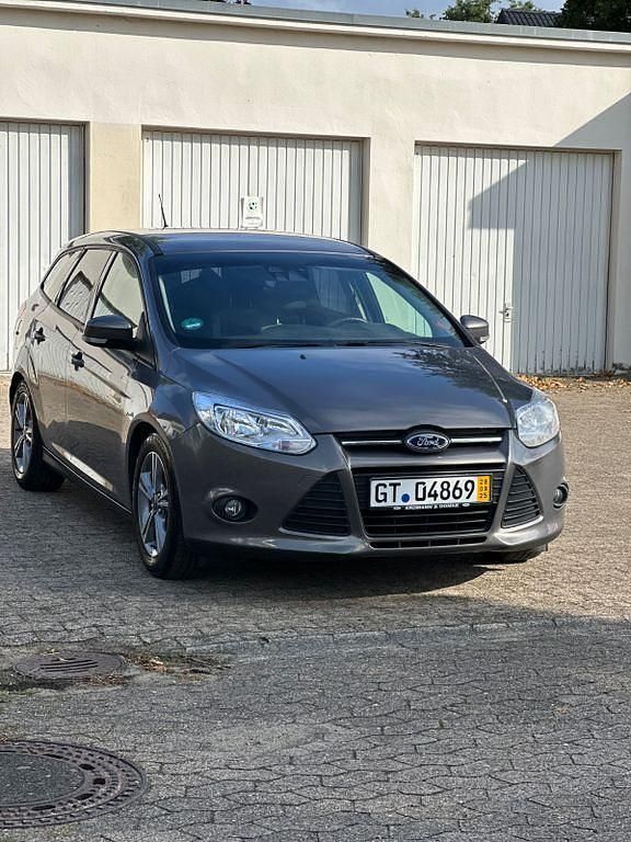 Braun Gebraucht 2014 Ford Focus Limousine | 4.200 € (Fairer Preis) - Bild 1/4