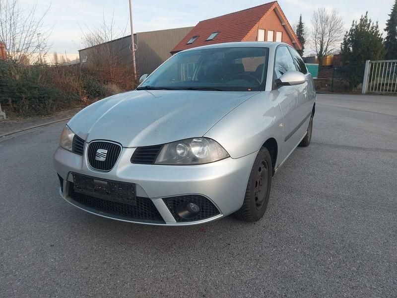 Silber Gebraucht 2007 Seat Ibiza Reference Limousine | 650 € (Guter Preis) - Bild 1/4
