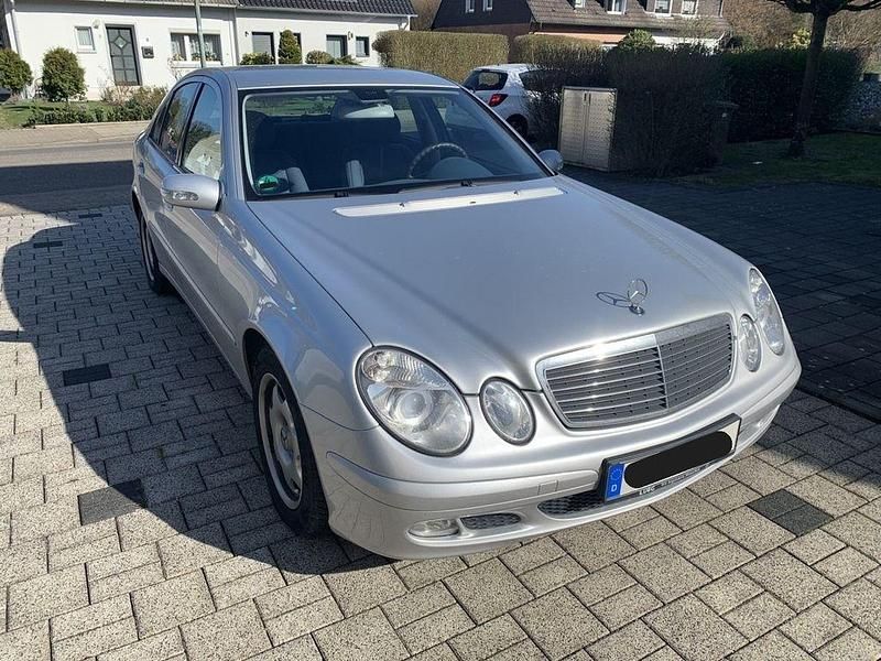 Gebraucht Mercedes E200 Classic 163 PS (119 kW) 2005 Silber Limousine