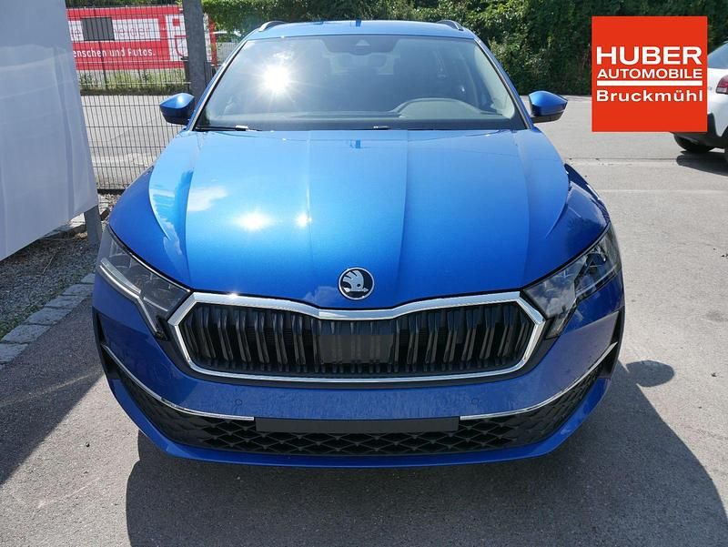Neu Skoda Octavia Selection 150 PS (110 kW) 2025 Raceblau metallic Kombi