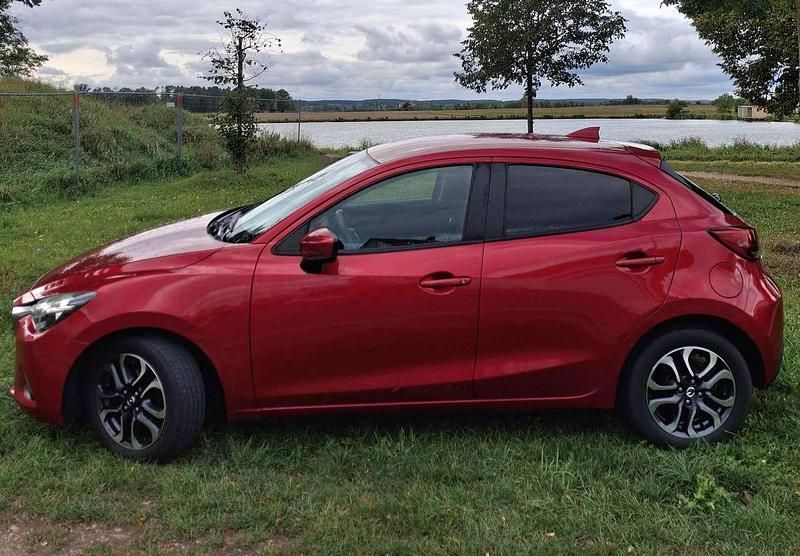 Rot Gebraucht 2017 Mazda 2 Kizoku Limousine | 8.500 € (Fairer Preis) - Bild 1/4