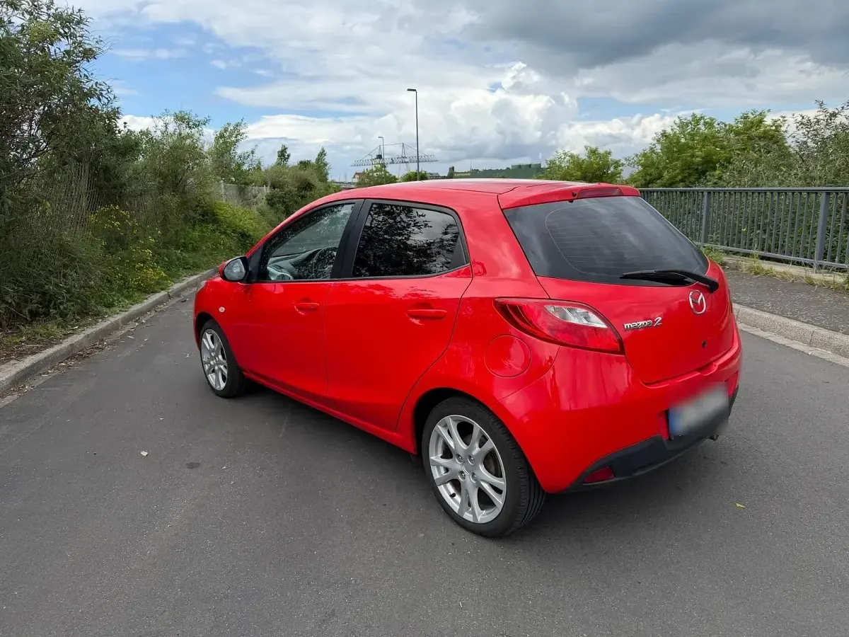 Gebraucht Mazda 2 68 PS (50 kW) 2009 Rot Kleinwagen