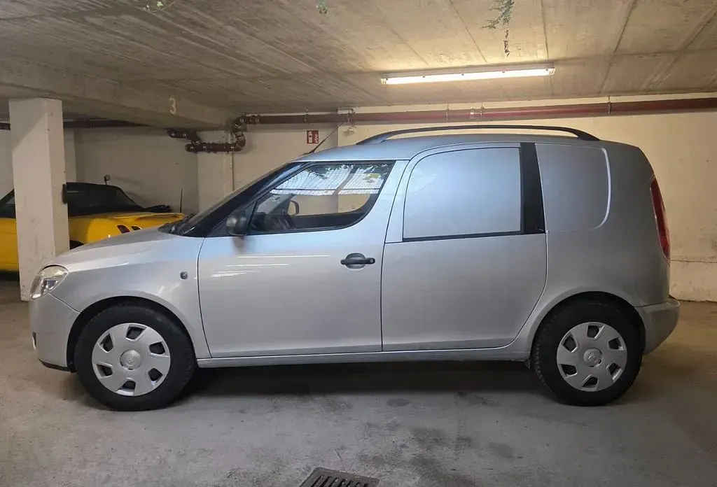 Gebraucht Skoda Roomster 69 PS (50 kW) 2009 Silber Van / Kleinbus