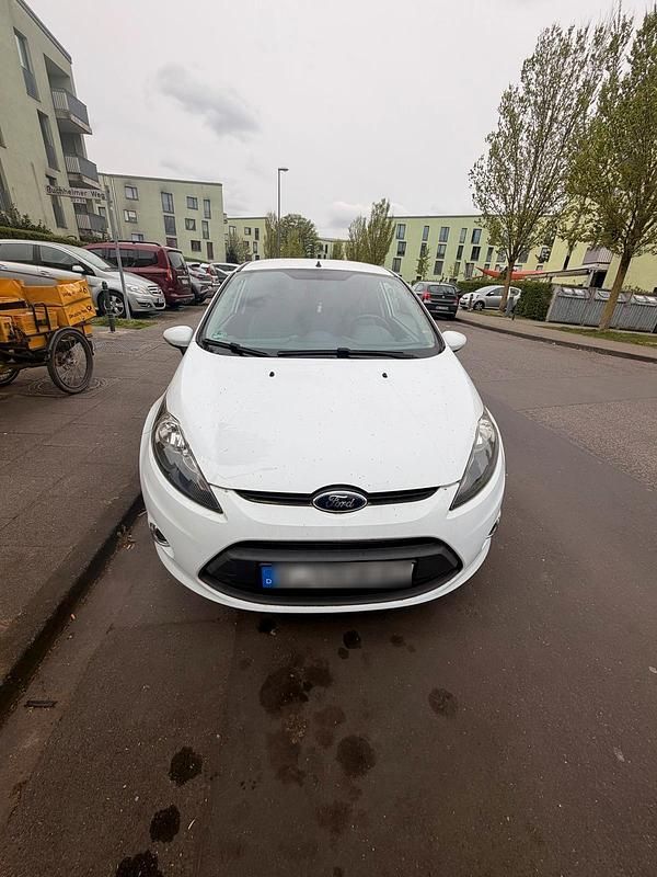 Gebraucht Ford Fiesta 60 PS (44 kW) 2011 Weiß Kleinwagen