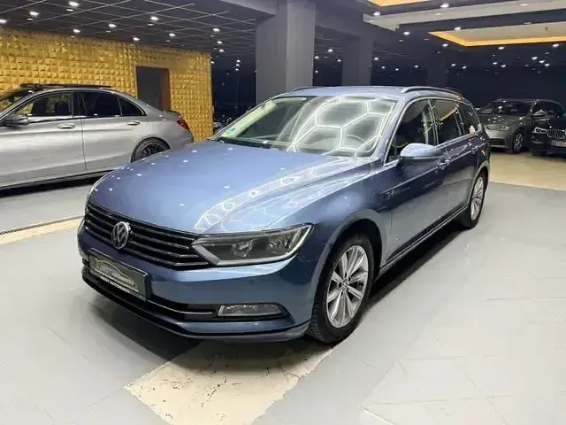 Gebraucht VW Passat Comfortline 150 PS (110 kW) 2015 Blau Kombi
