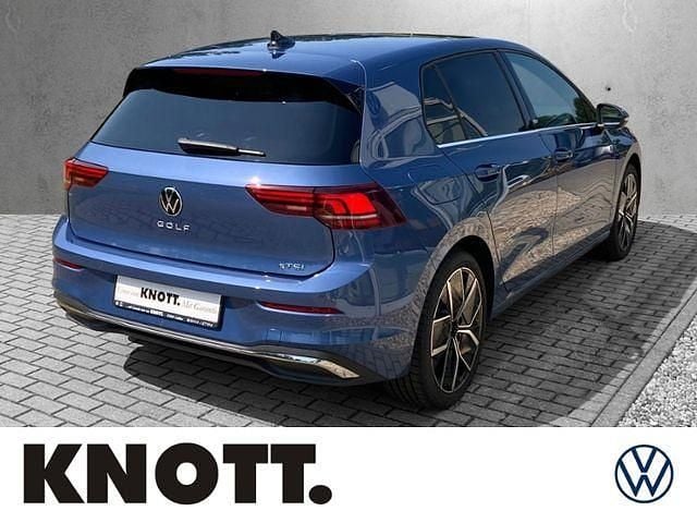 Gebraucht VW Golf VIII Edition 150 PS (110 kW) 2023 Anemonenblau metallic Limousine