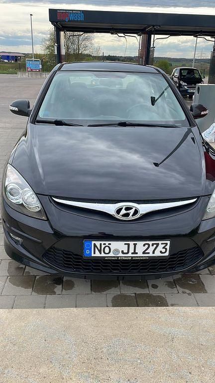 Schwarz Gebraucht 2014 Hyundai i30 Limousine | 3.500 € (Superpreis) - Bild 1/4