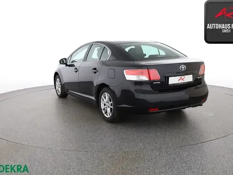 Gebraucht Toyota Avensis 147 PS (108 kW) 2010 Black mica / ink Limousine