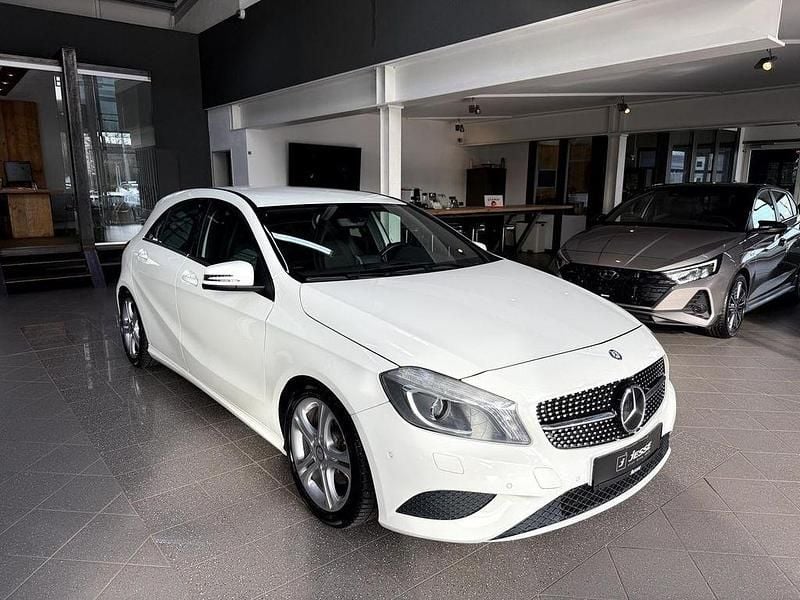 Gebraucht Mercedes A200 Style 156 PS (114 kW) 2012 Calcitweiss  unilack Limousine