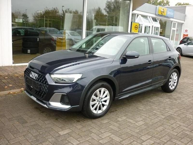 Blau Gebraucht 2020 Audi A1 Basis Limousine | 19.900 € (Etwas zu teuer) - Bild 1/4