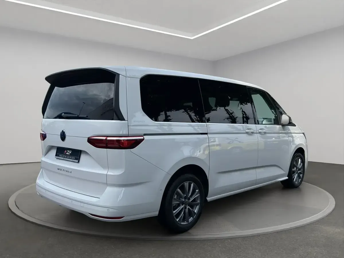 Gebraucht VW T7 Life 150 PS (110 kW) 2026 Candyweiß Van