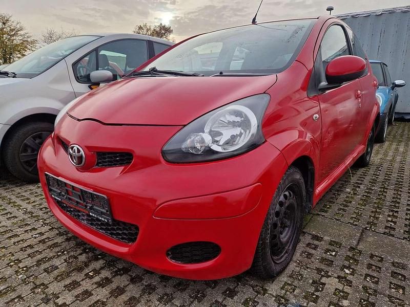Fire red Gebraucht 2010 Toyota Aygo Sport Kleinwagen | 3.100 € (Fairer Preis) - Bild 1/4