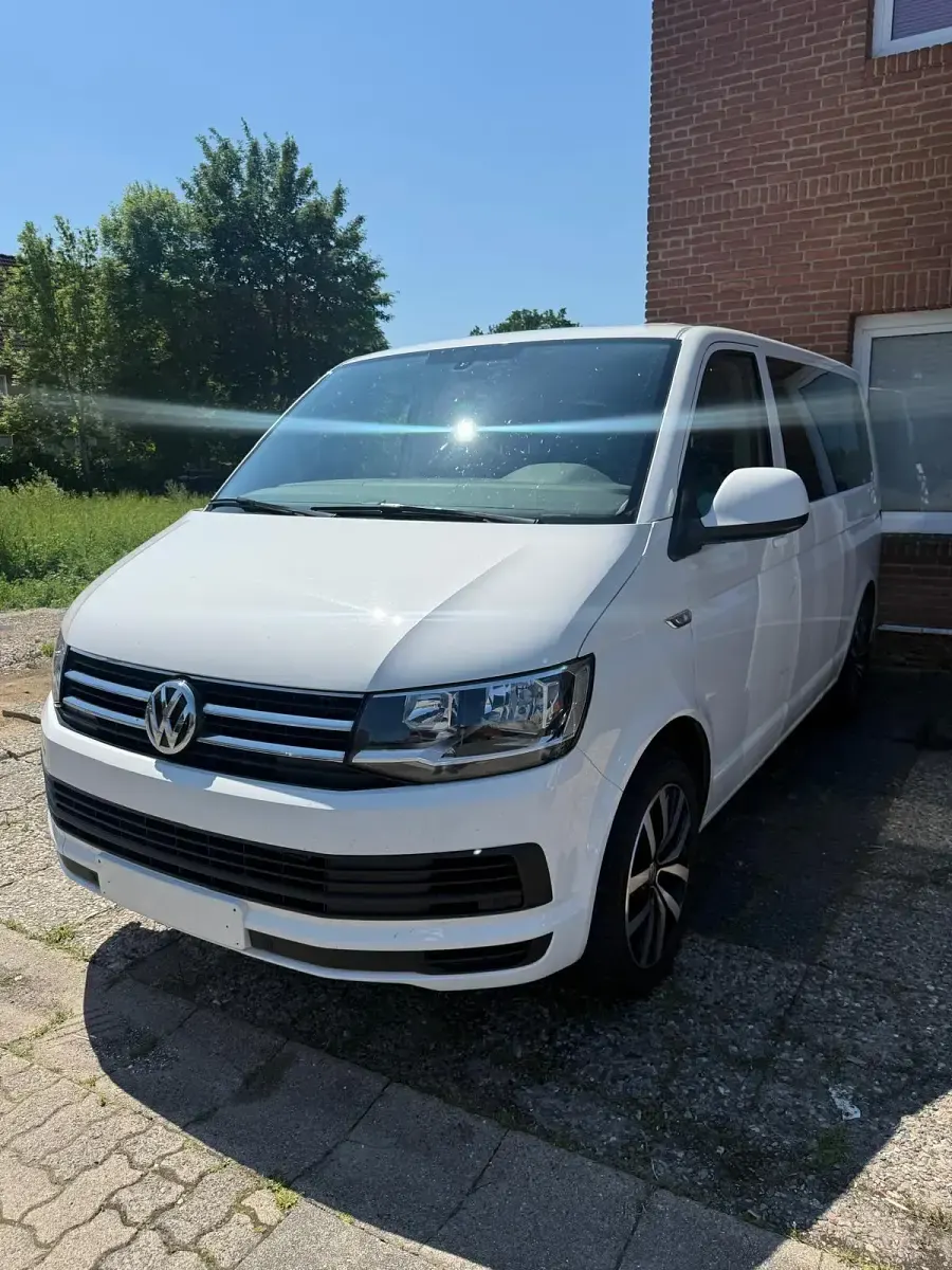 Gebraucht VW Multivan Comfortline 150 PS (110 kW) 2019 Weiß Van / Kleinbus