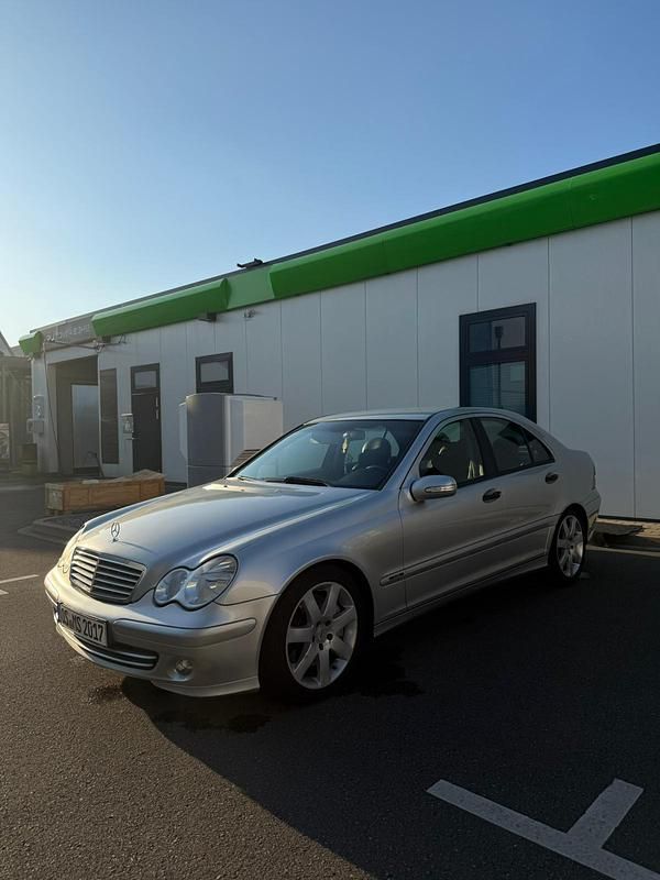 Silber Gebraucht 2004 Mercedes C220 Limousine | 2.450 € (Guter Preis) - Bild 1/4