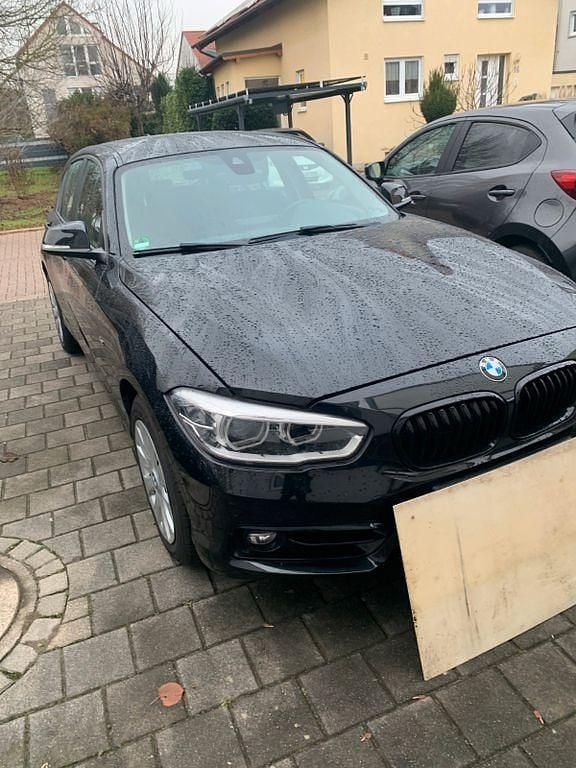 Schwarz Gebraucht 2017 BMW 118 Sport Line Kleinwagen | 14.500 € (Guter Preis) - Bild 1/4
