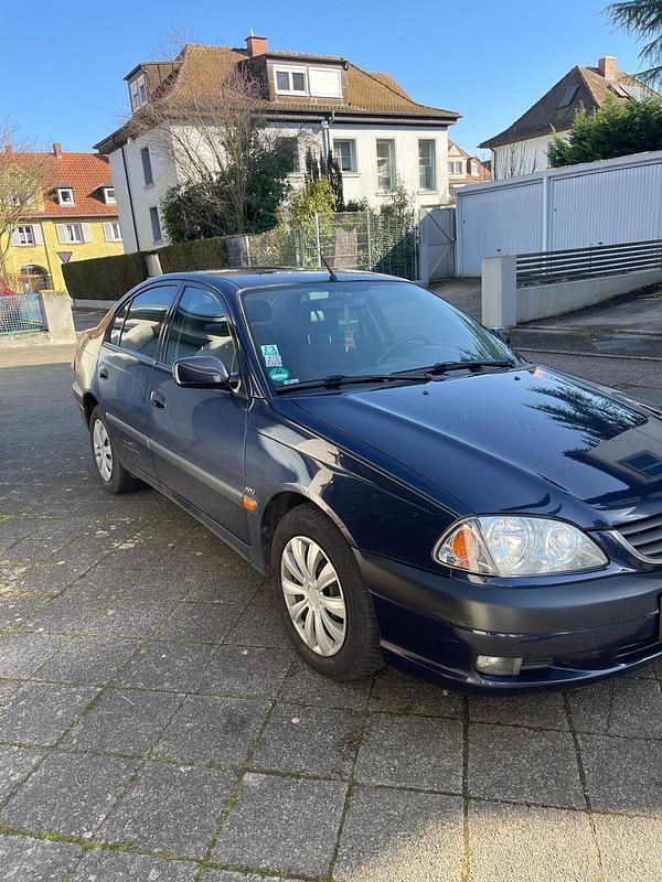 Gebraucht Toyota Avensis 129 PS (94 kW) 2001 Blau Limousine