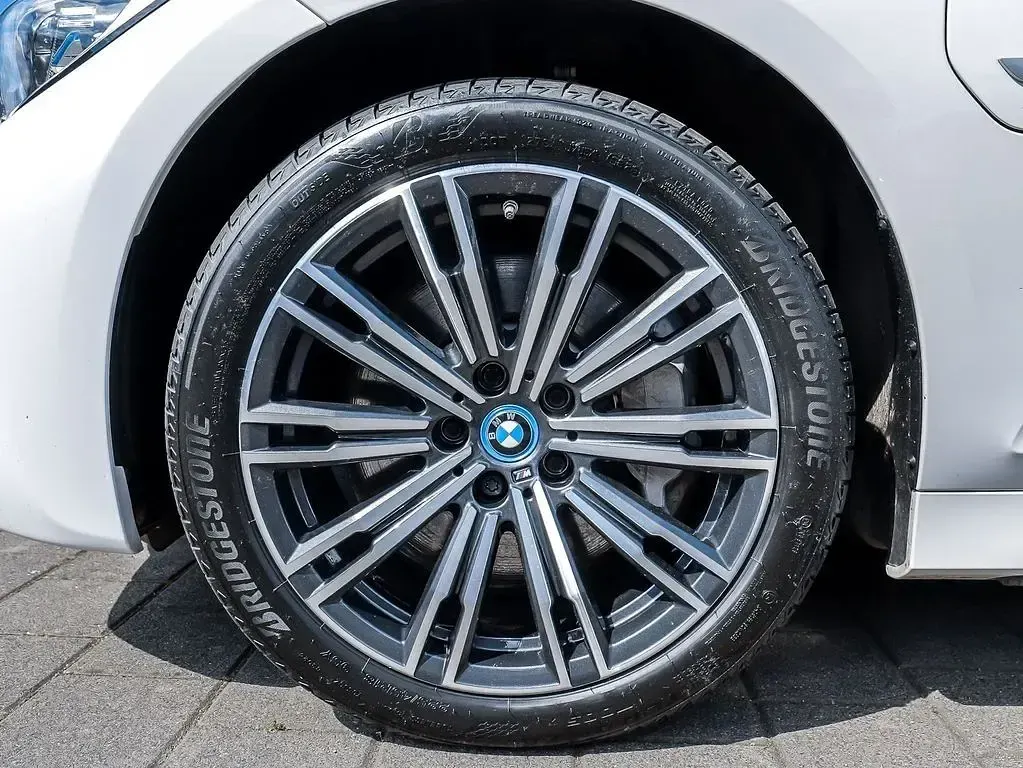 Gebraucht BMW 330 M Sport 184 PS (135 kW) 2022 Weiß Limousine